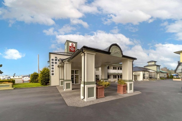 Best Western Plus Northwoods Inn image 1