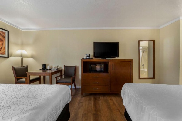 Best Western Plus Northwoods Inn image 19