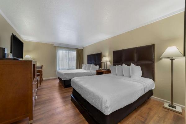 Best Western Plus Northwoods Inn image 24